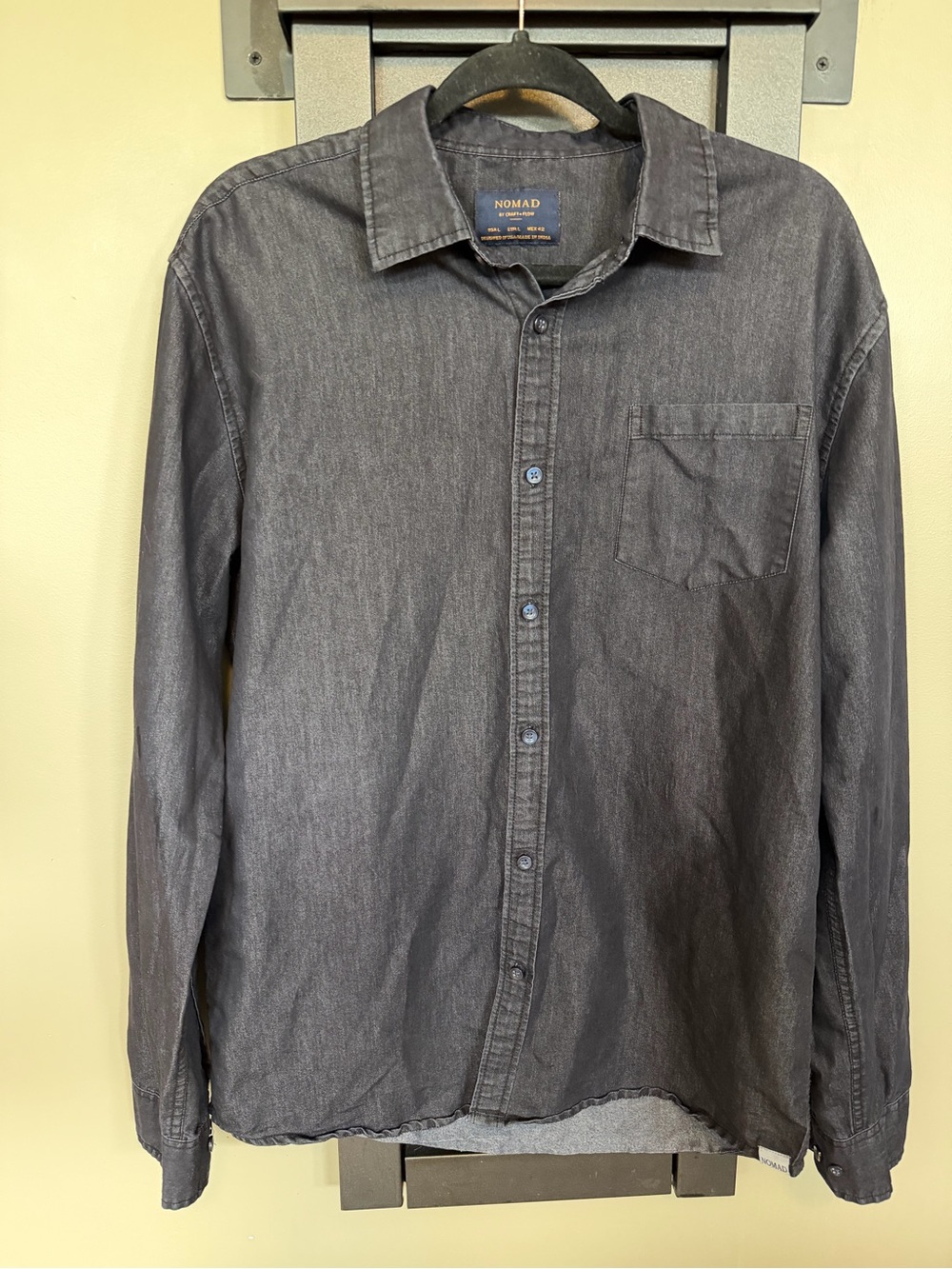 Nomad by Craft + Flow Men’s Large Dark Indigo Chambray Button Down Shirt L